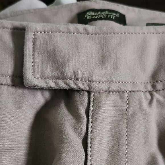 Eddie Bauer Blakely Fit, 96% cotton, wide leg, flat front chino khaki pants, 10S - Picture 11 of 11